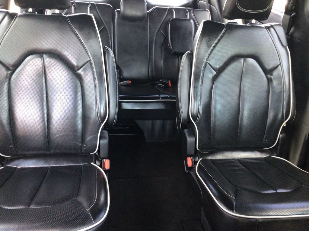 Used 2025 Chrysler Pacifica Limited FWD image 15