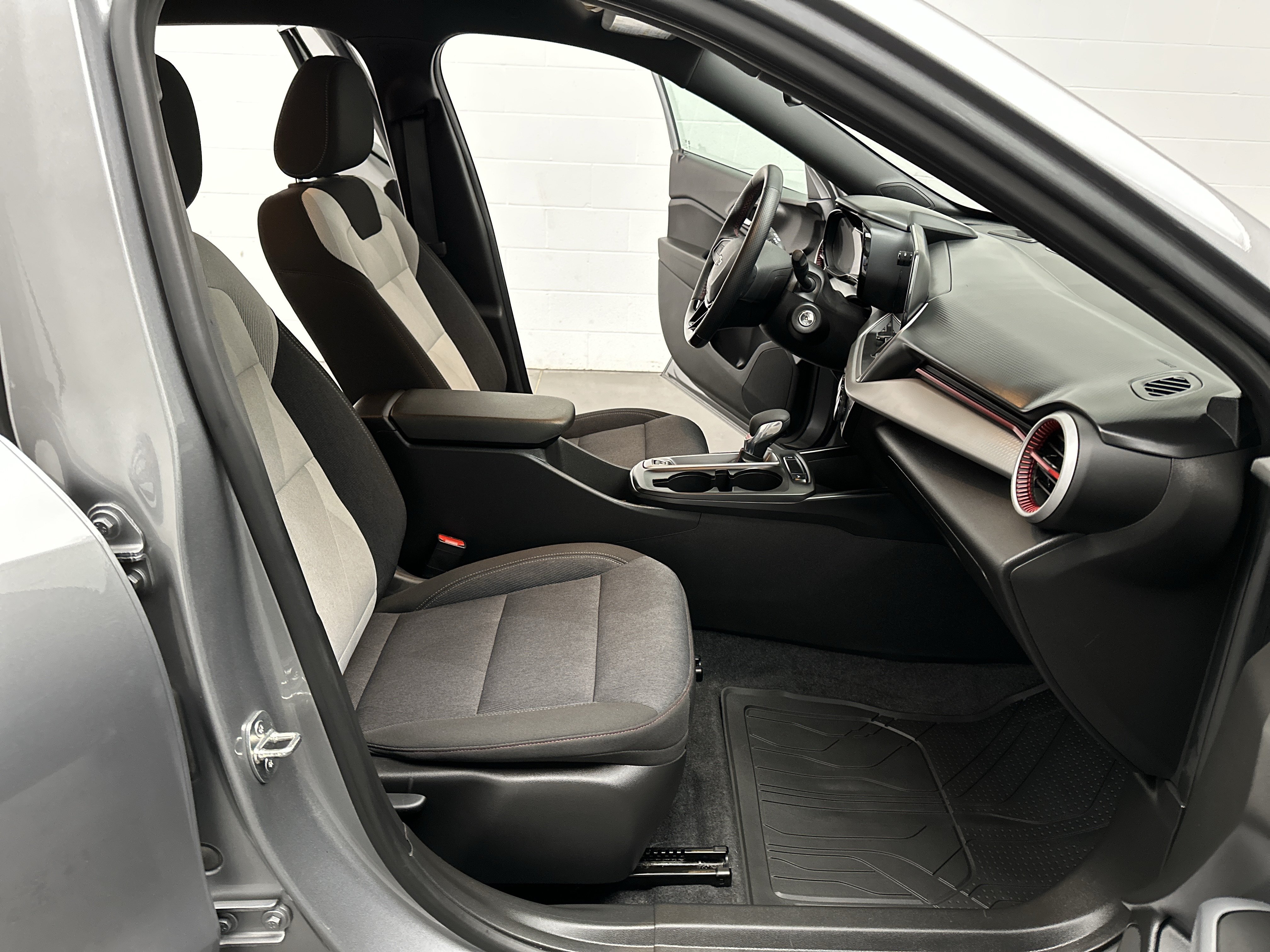 Used 2024 Chevrolet Trax RS w/ Driver Confidence Package FWD image 19