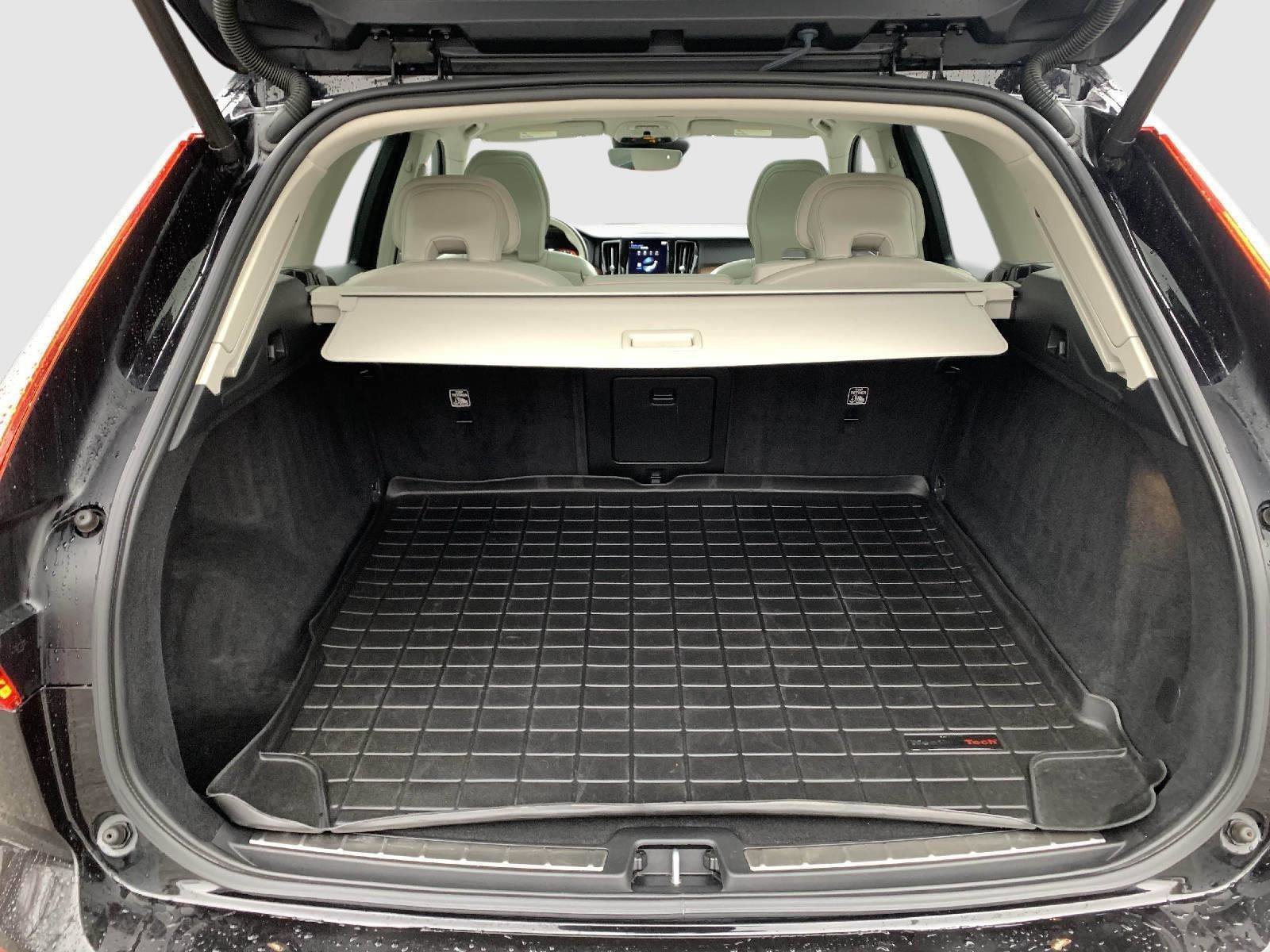 Used 2021 Volvo XC60 T6 Momentum w/ Premium Package image 44