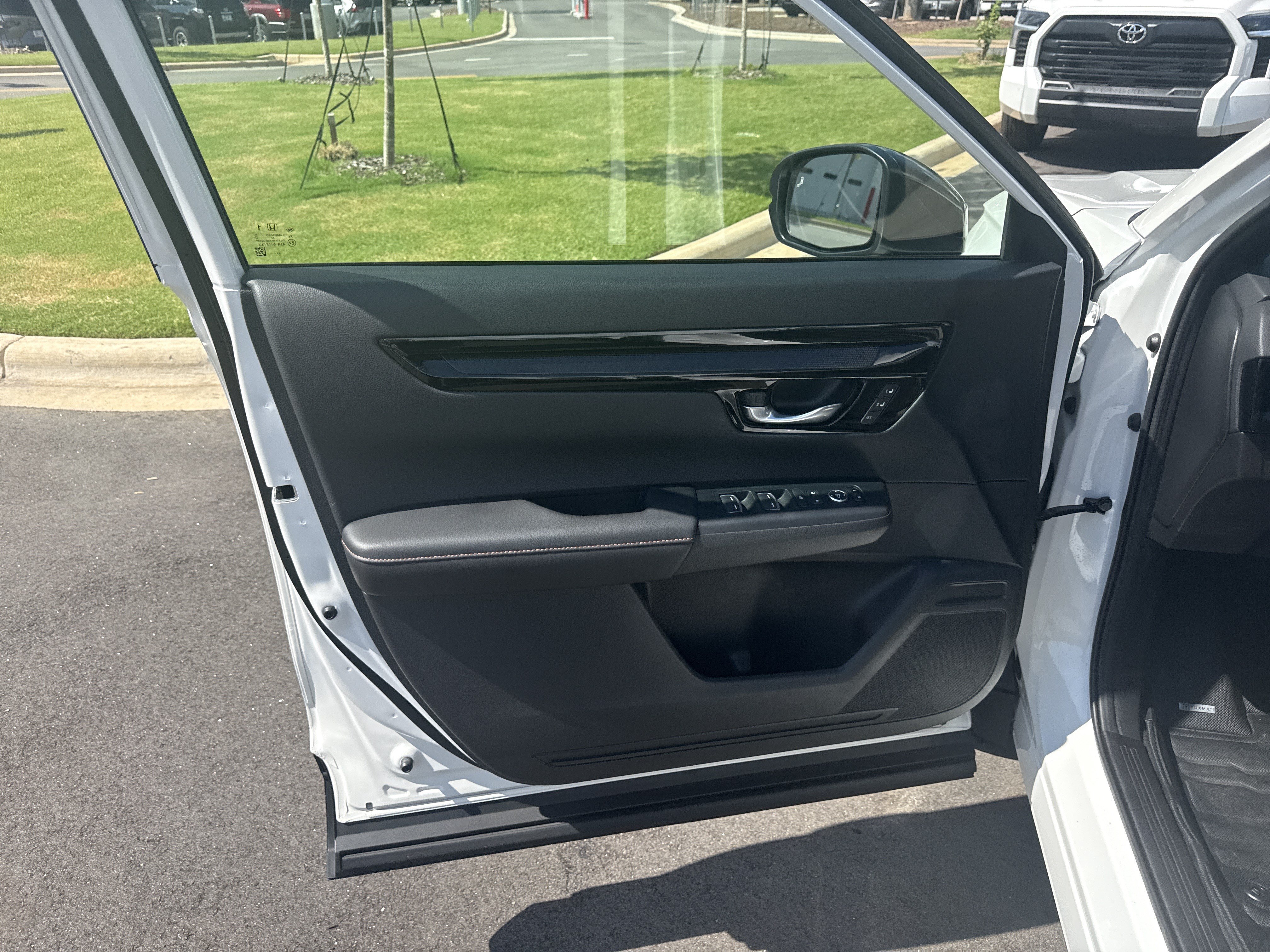 Used 2025 Honda CR-V Sport Touring image 14