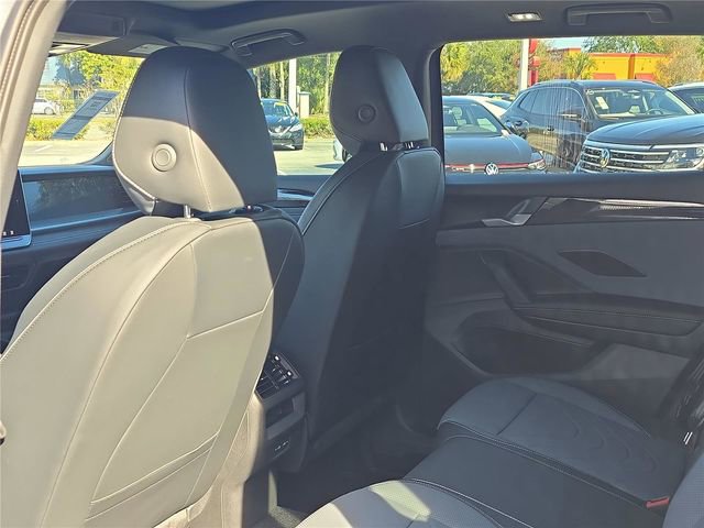 New 2026 Volkswagen Tiguan SE R-Line FWD image 10