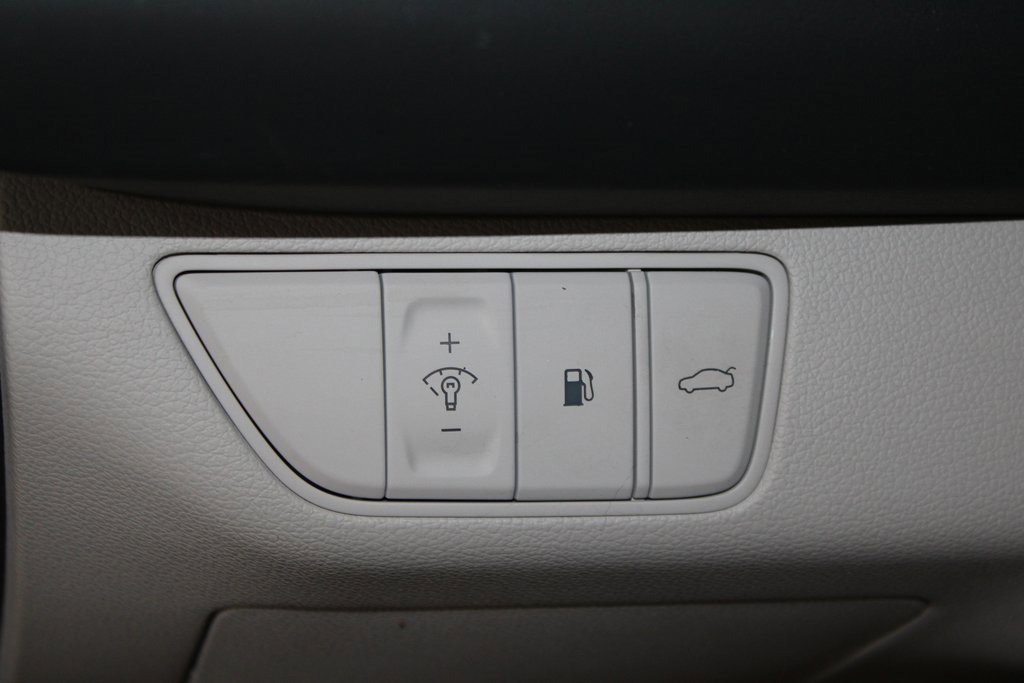 Used 2023 Genesis G70 2.0T image 10