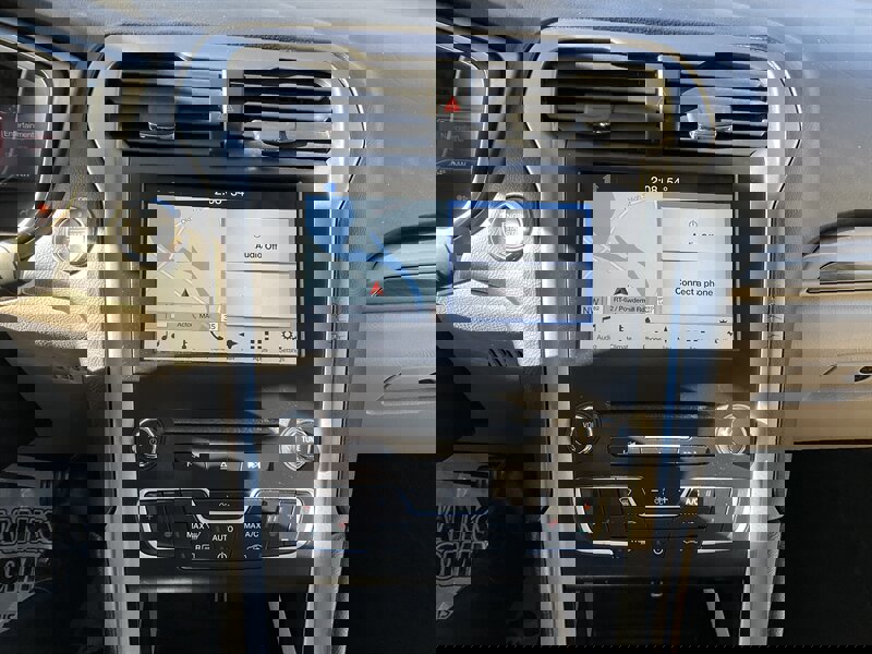 Used 2017 Ford Fusion SE w/ Fusion SE Technology Package image 19