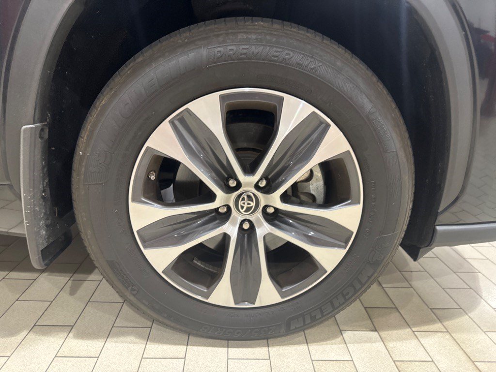 Used 2024 Toyota Highlander XLE FWD image 14