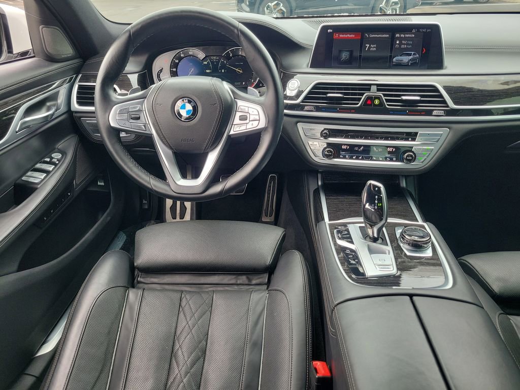 Used 2019 BMW 750i w/ Executive Package image 19