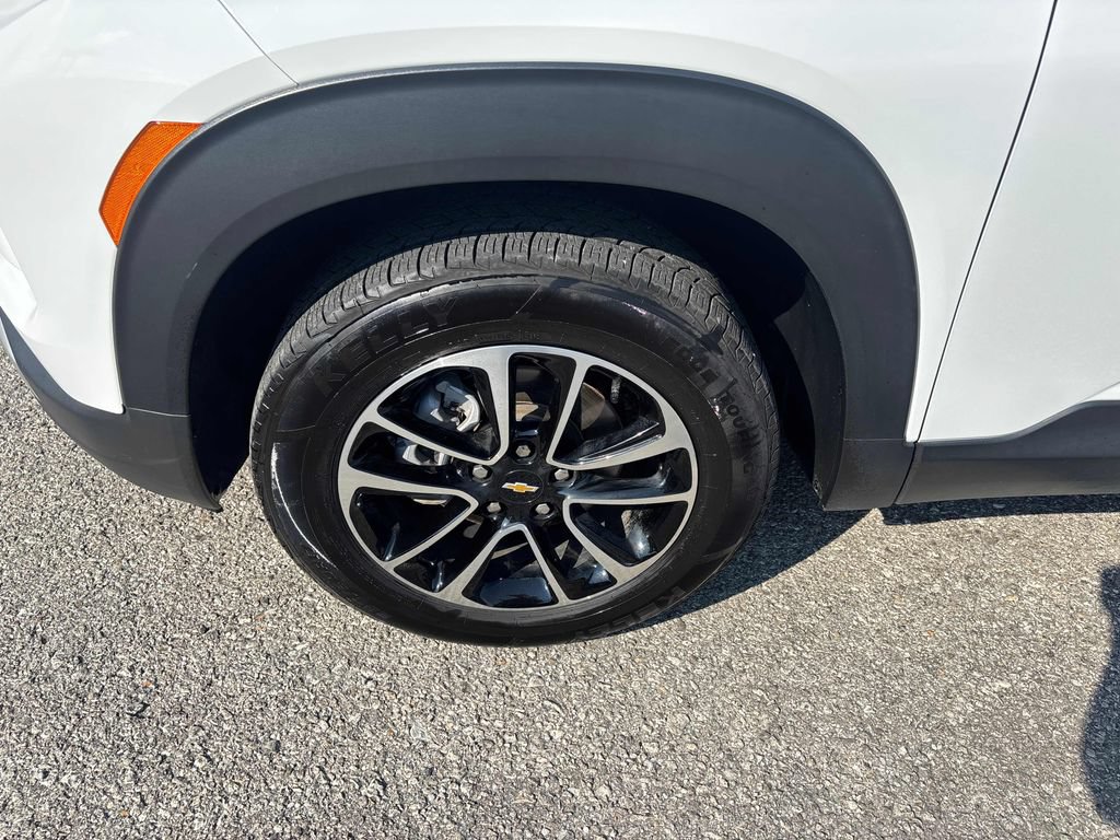 Used 2025 Chevrolet TrailBlazer LT AWD/4WD image 28