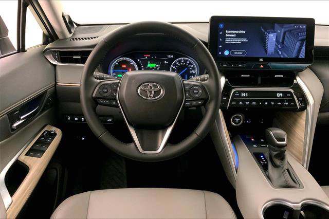 Used 2024 Toyota Venza XLE image 4