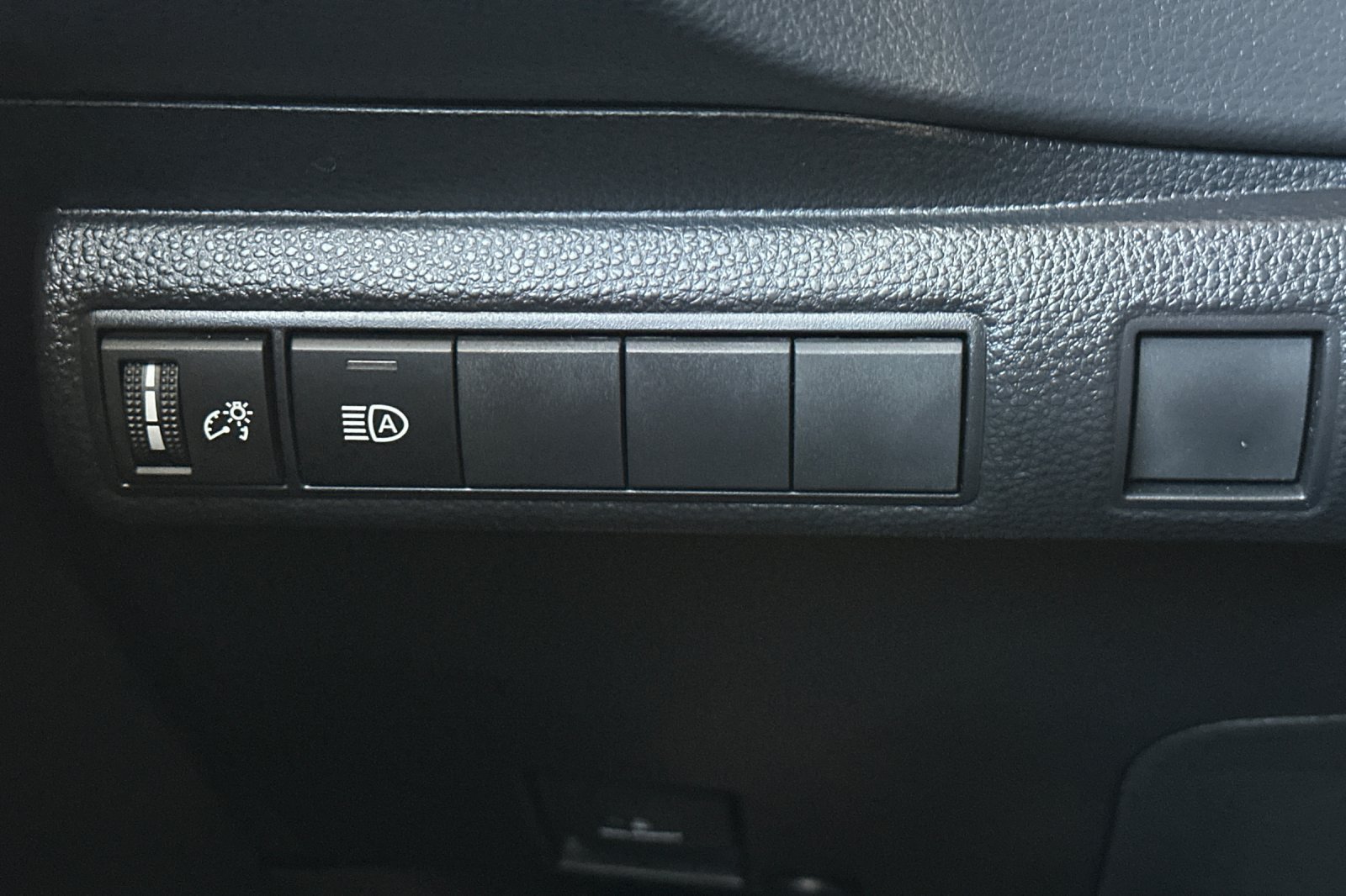 Used 2026 Toyota Corolla SE w/ SE Package FWD image 34