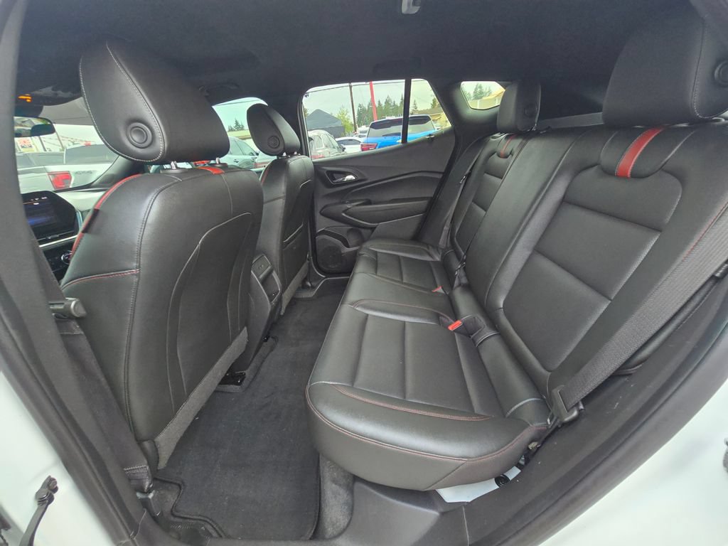 Used 2025 Chevrolet Trax RS w/ Sunroof Package FWD image 16