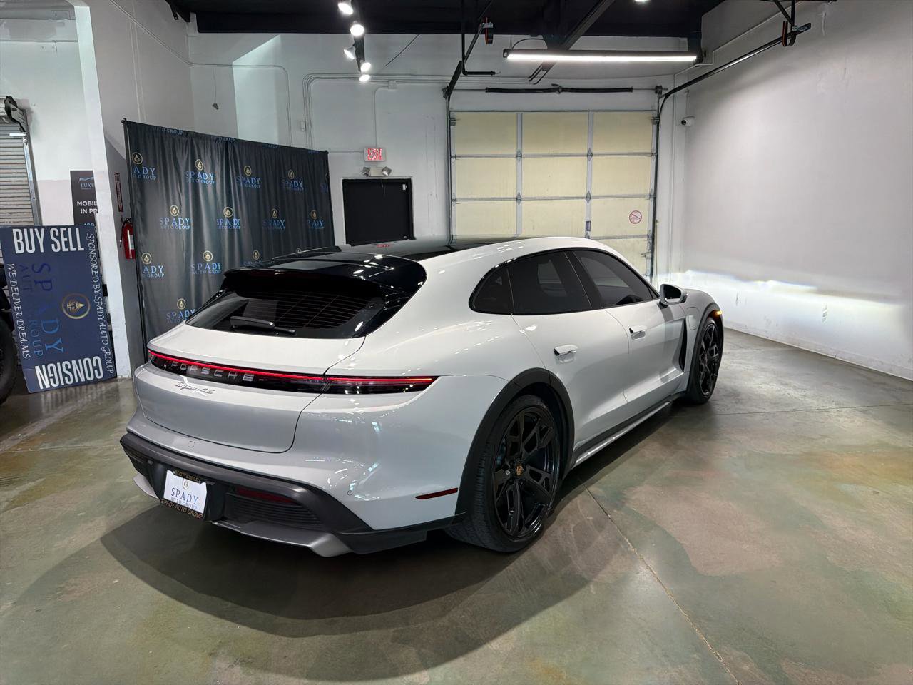 Used 2023 Porsche Taycan 4S w/ Premium Package image 7