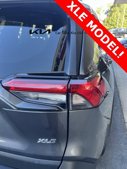Used 2022 Toyota RAV4 XLE image 6