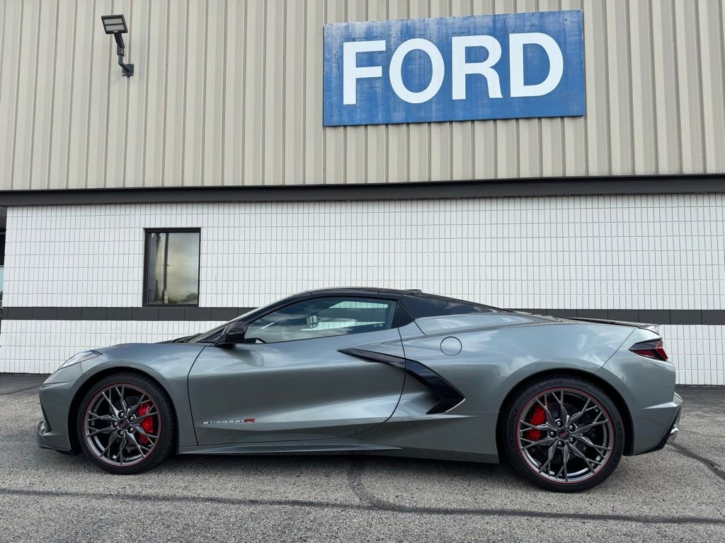 Used 2023 Chevrolet Corvette Stingray Convertible image 3
