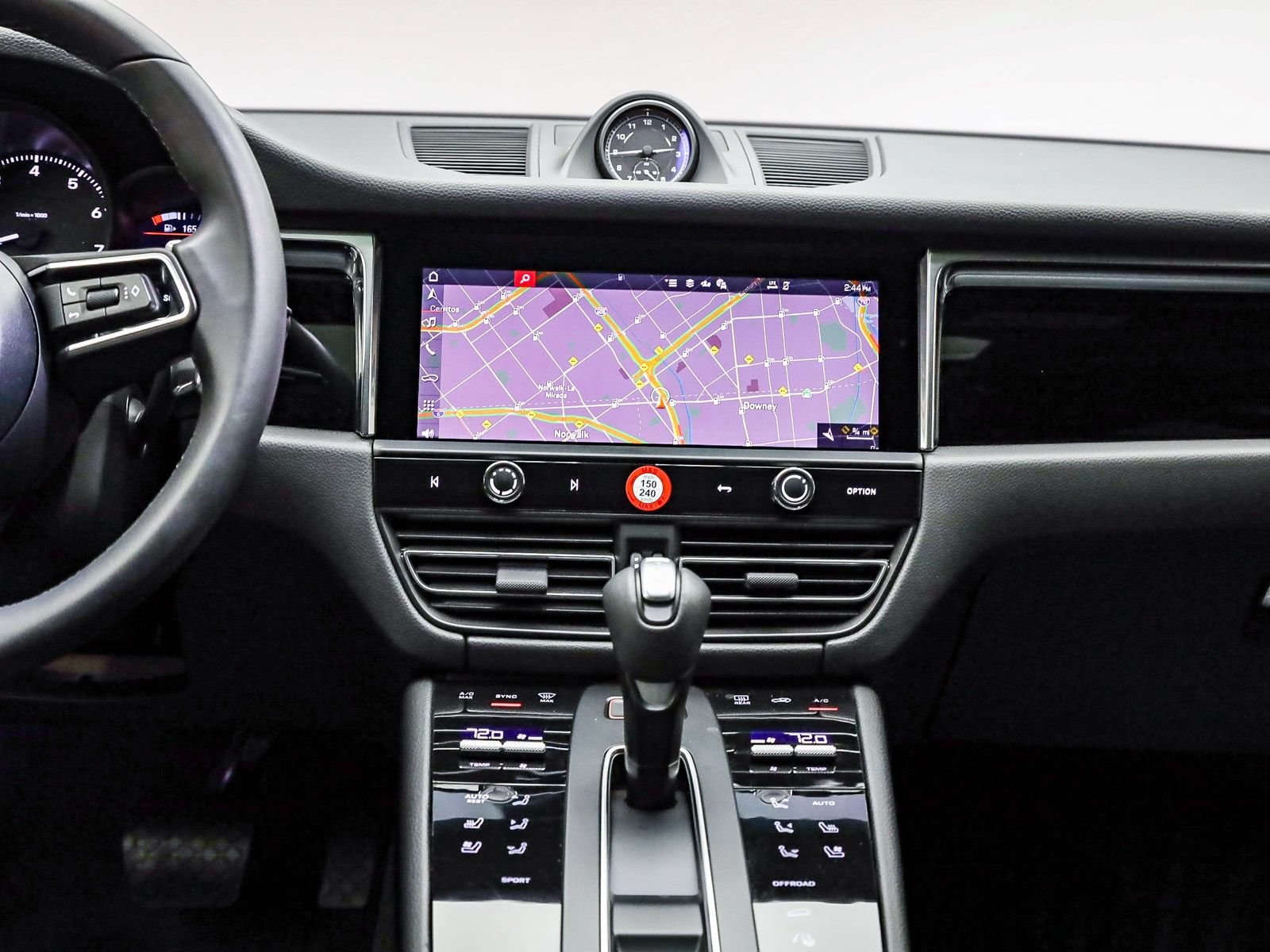 Certified 2026 Porsche Macan AWD/4WD image 17