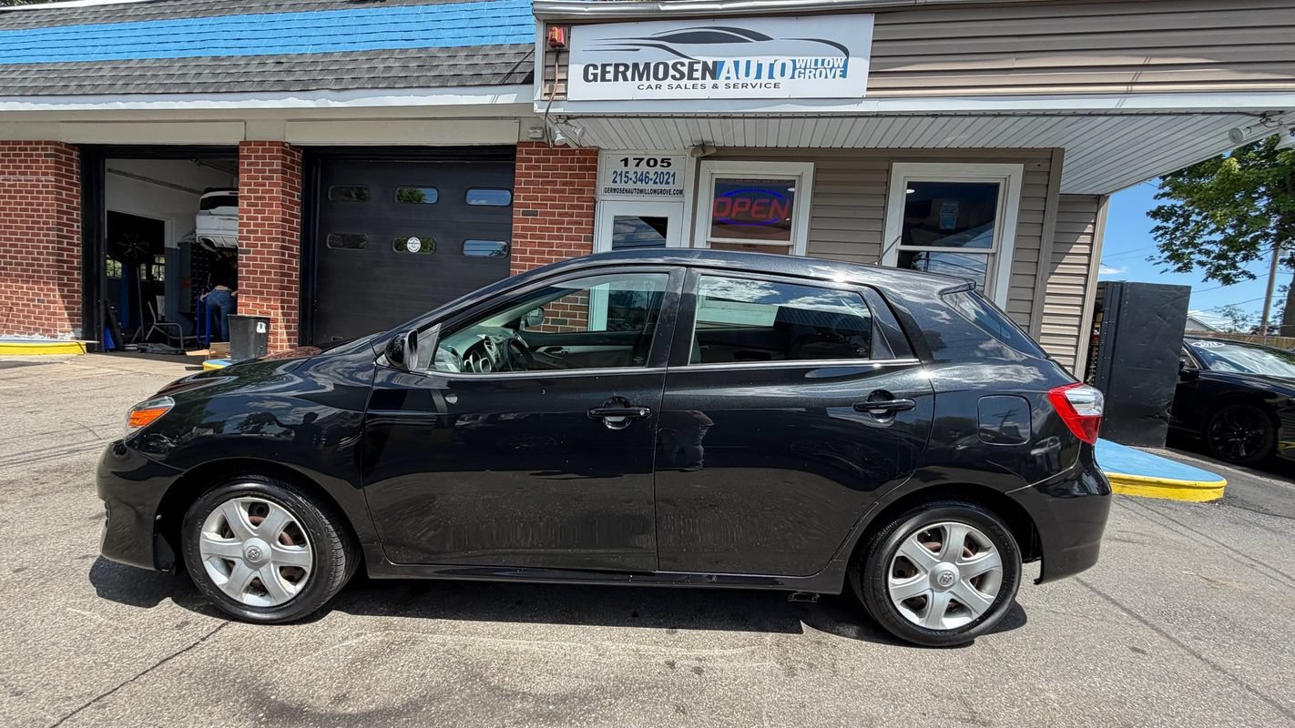 Used 2009 Toyota Matrix FWD image 2