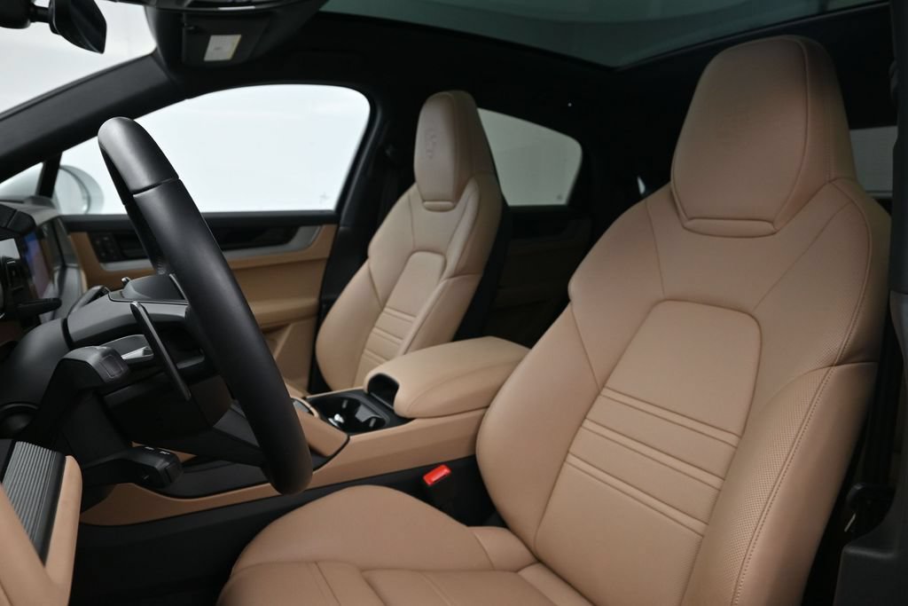 Certified 2026 Porsche Cayenne E-Hybrid Coupe AWD/4WD image 5