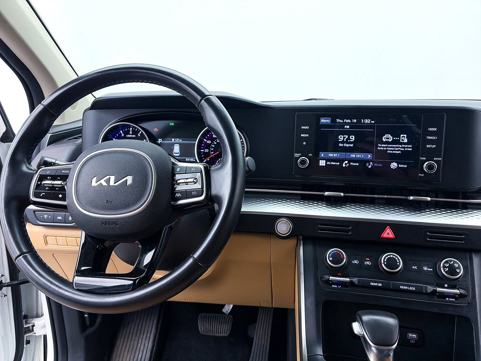 Used 2022 Kia Carnival LX image 6