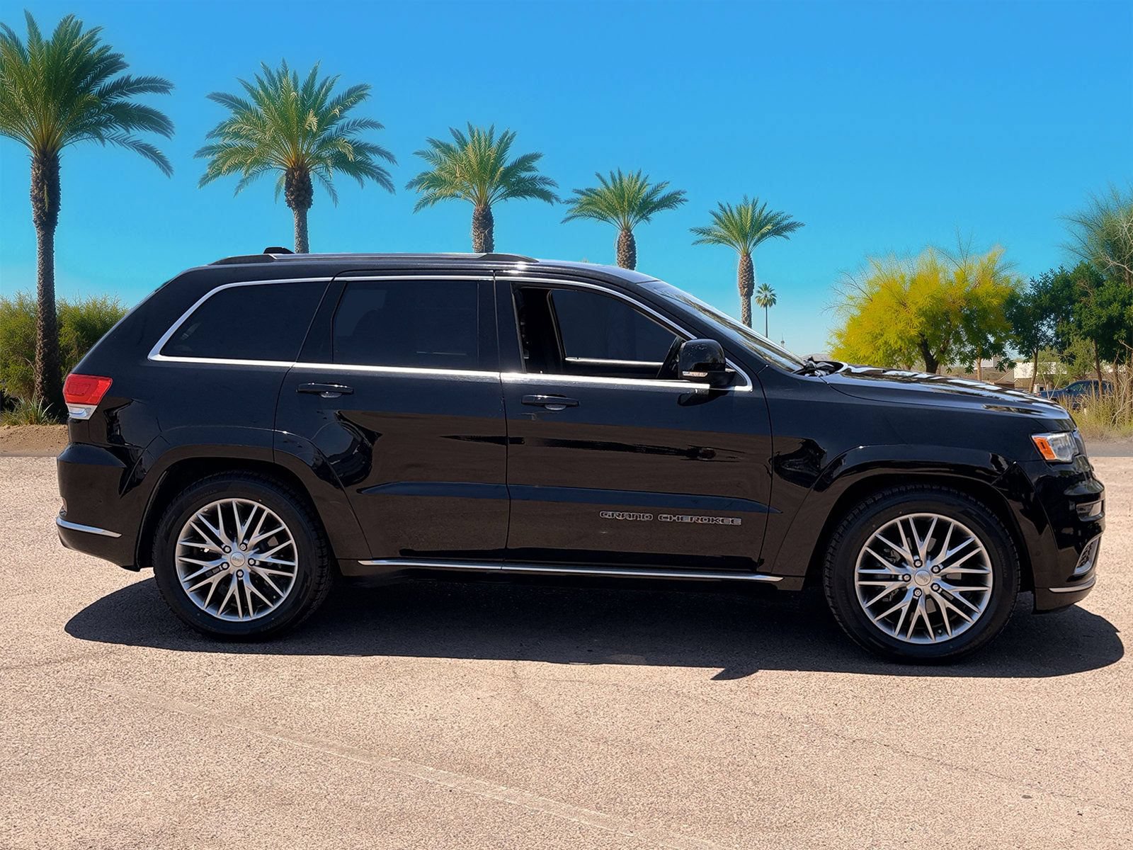 Used 2017 Jeep Grand Cherokee Summit w/ Platinum Series Group AWD/4WD image 6