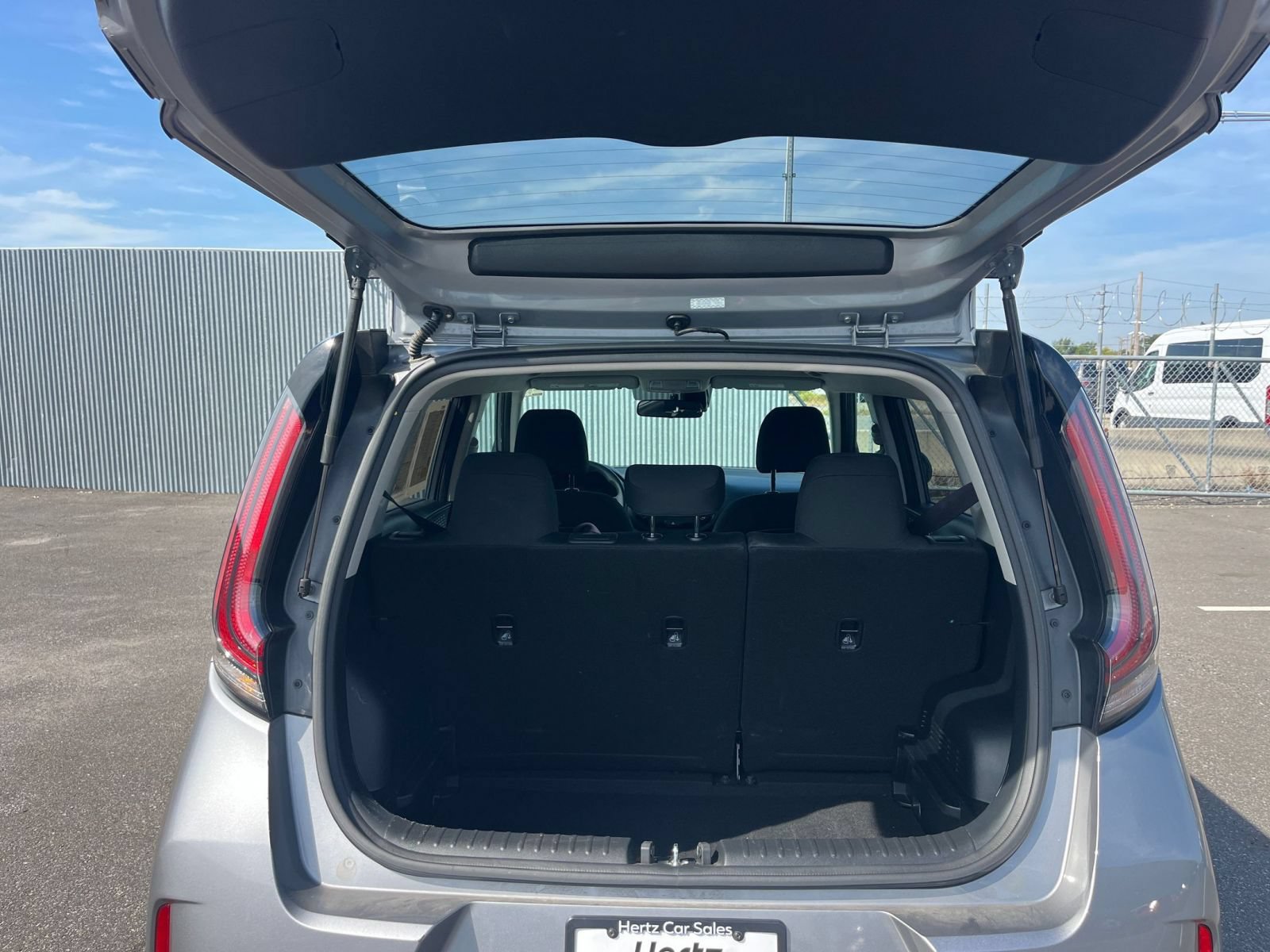 Used 2025 Kia Soul LX w/ LX Technology Package FWD image 28