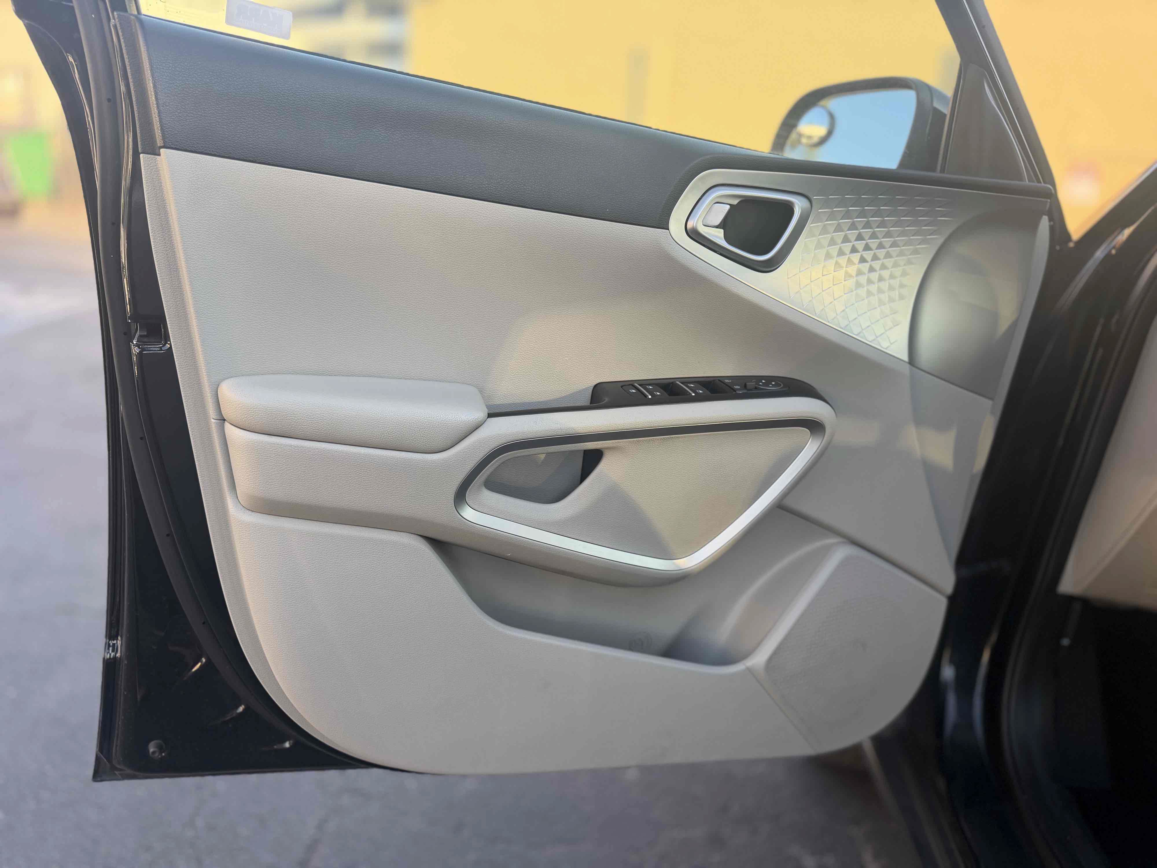 Used 2020 Kia Soul LX FWD image 14