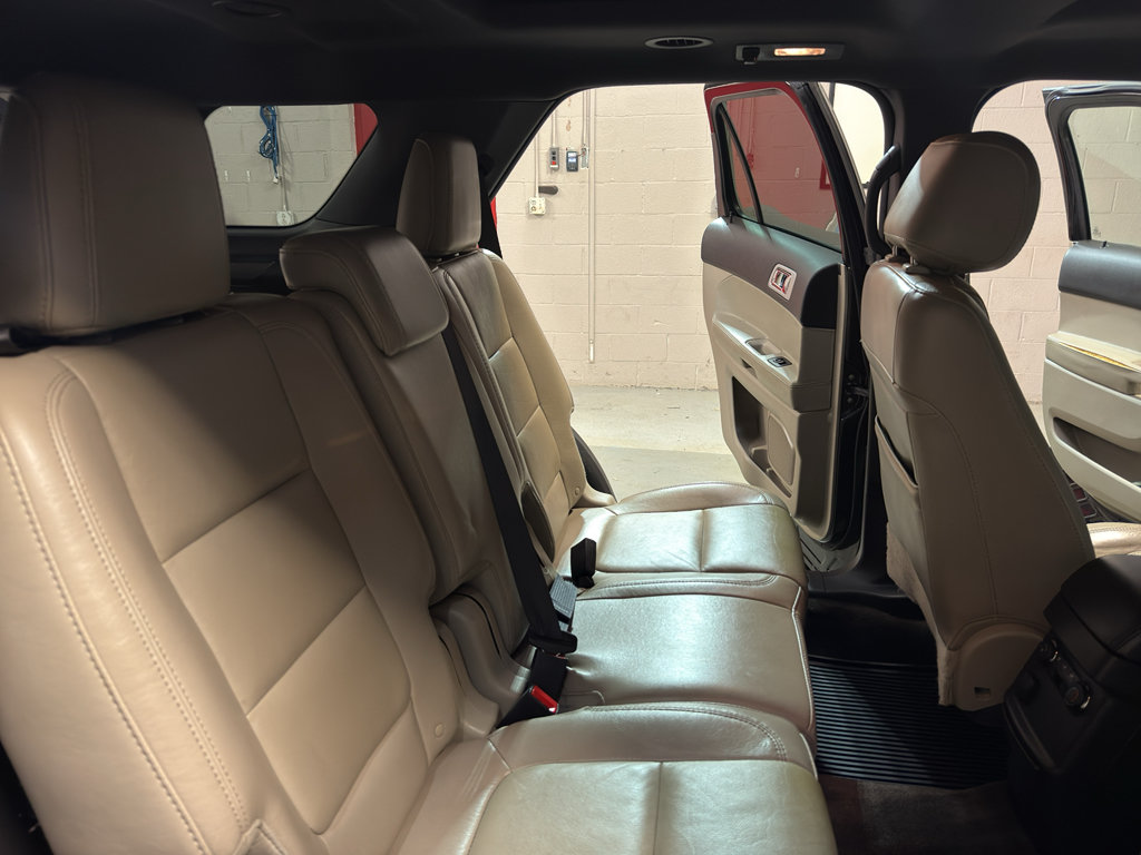 Used 2015 Ford Explorer XLT w/ Equipment Group 202A AWD/4WD image 25