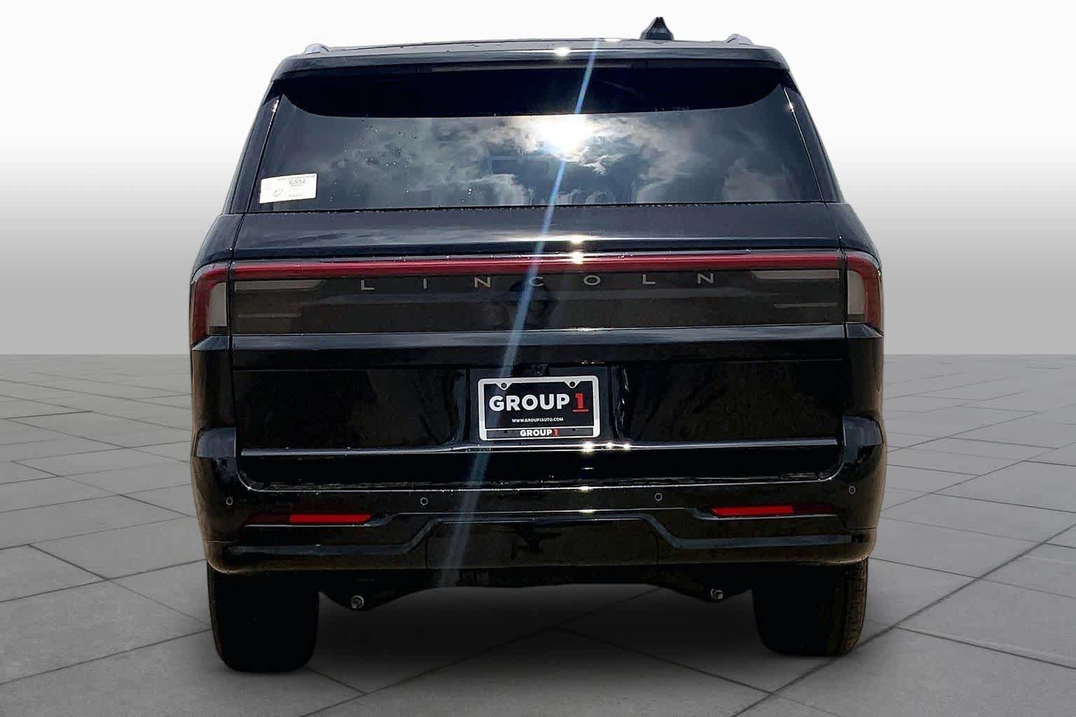 New 2026 Lincoln Navigator Reserve AWD/4WD image 4