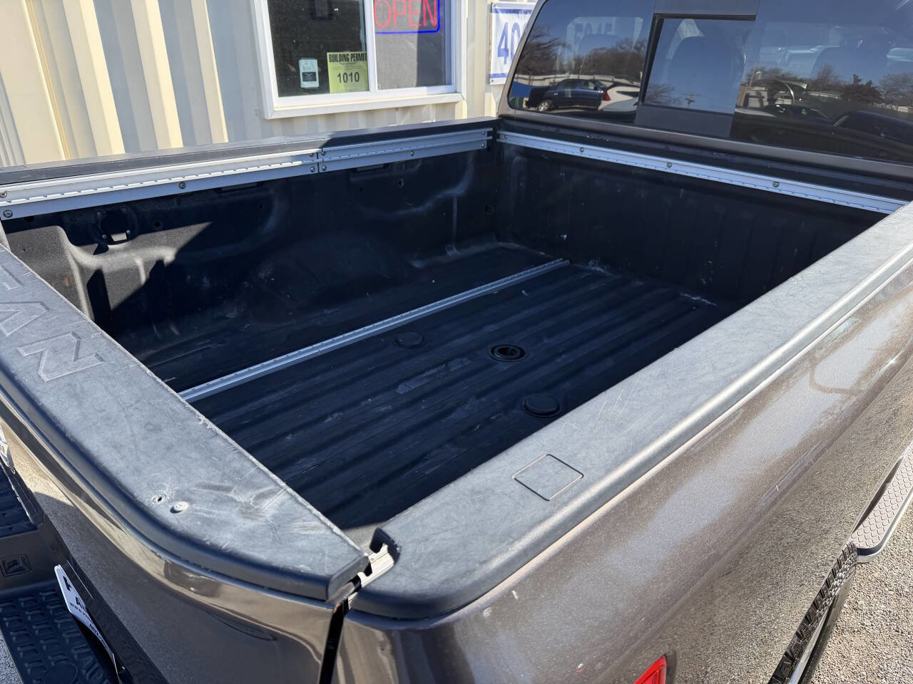 Used 2016 Nissan Titan SL AWD/4WD image 6
