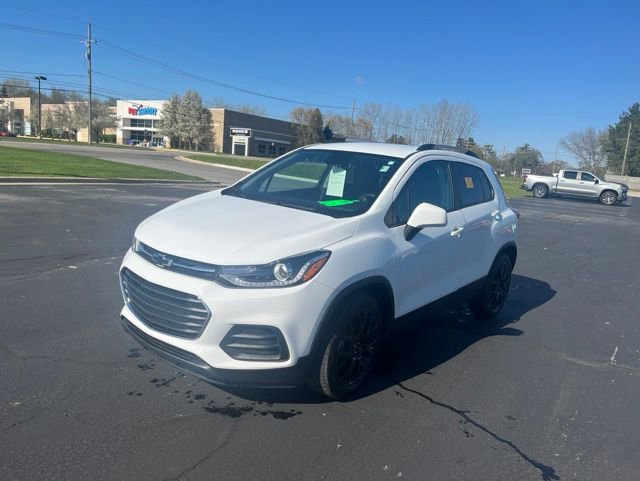 Used 2022 Chevrolet Trax LT w/ Sport Edition FWD image 2