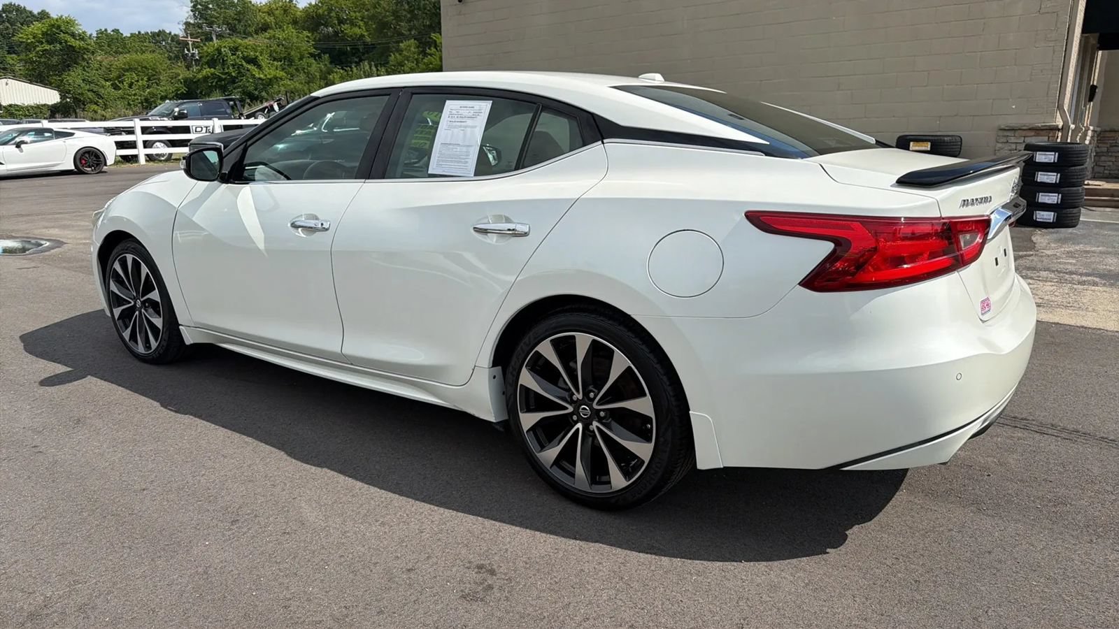 Used 2016 Nissan Maxima SR w/ Interior Lighting Package FWD image 3
