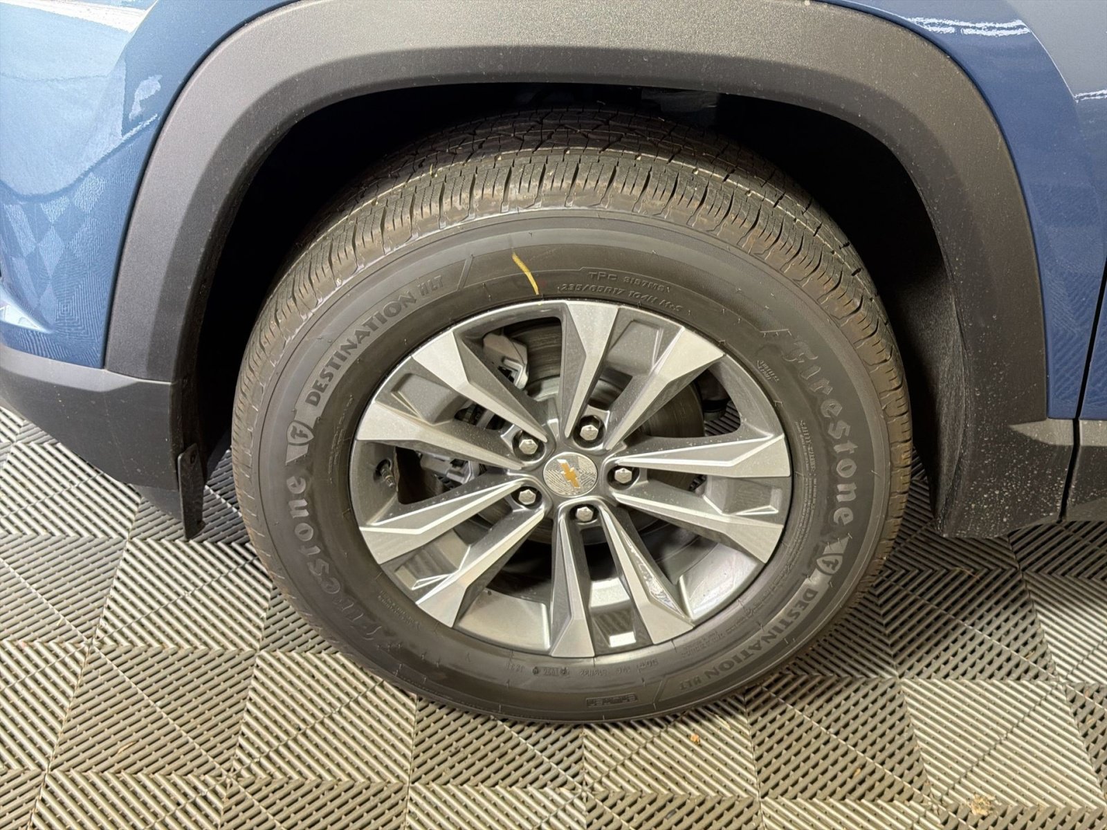 New 2027 Chevrolet Equinox LT w/ Safety and Technology Package FWD image 12