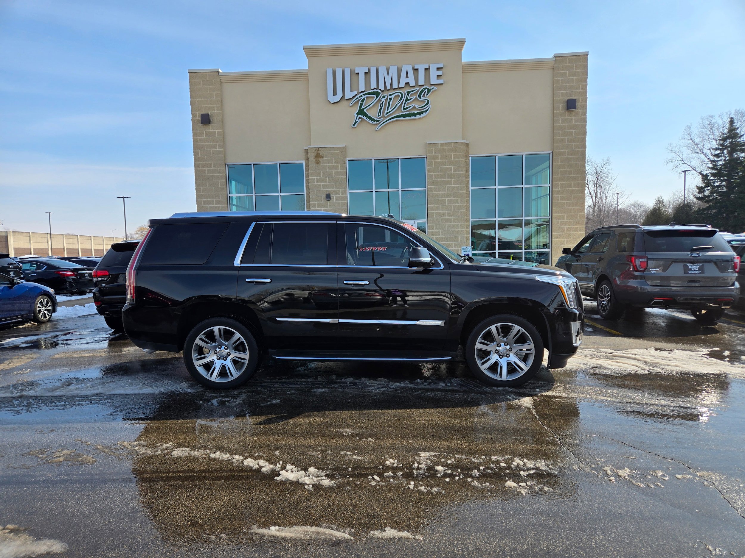 Used 2017 Cadillac Escalade Luxury AWD/4WD image 1