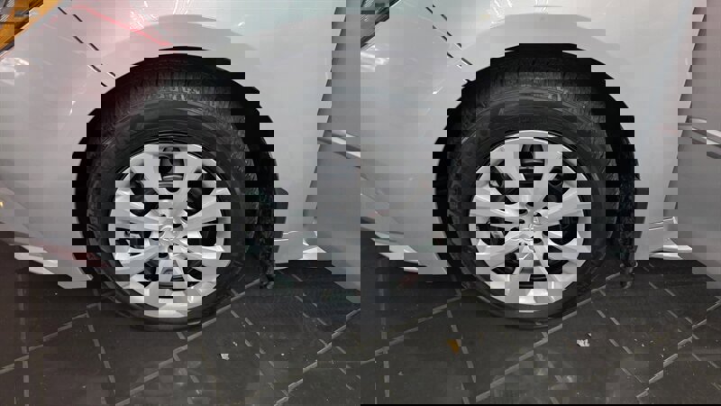 Used 2023 Toyota Corolla LE image 31