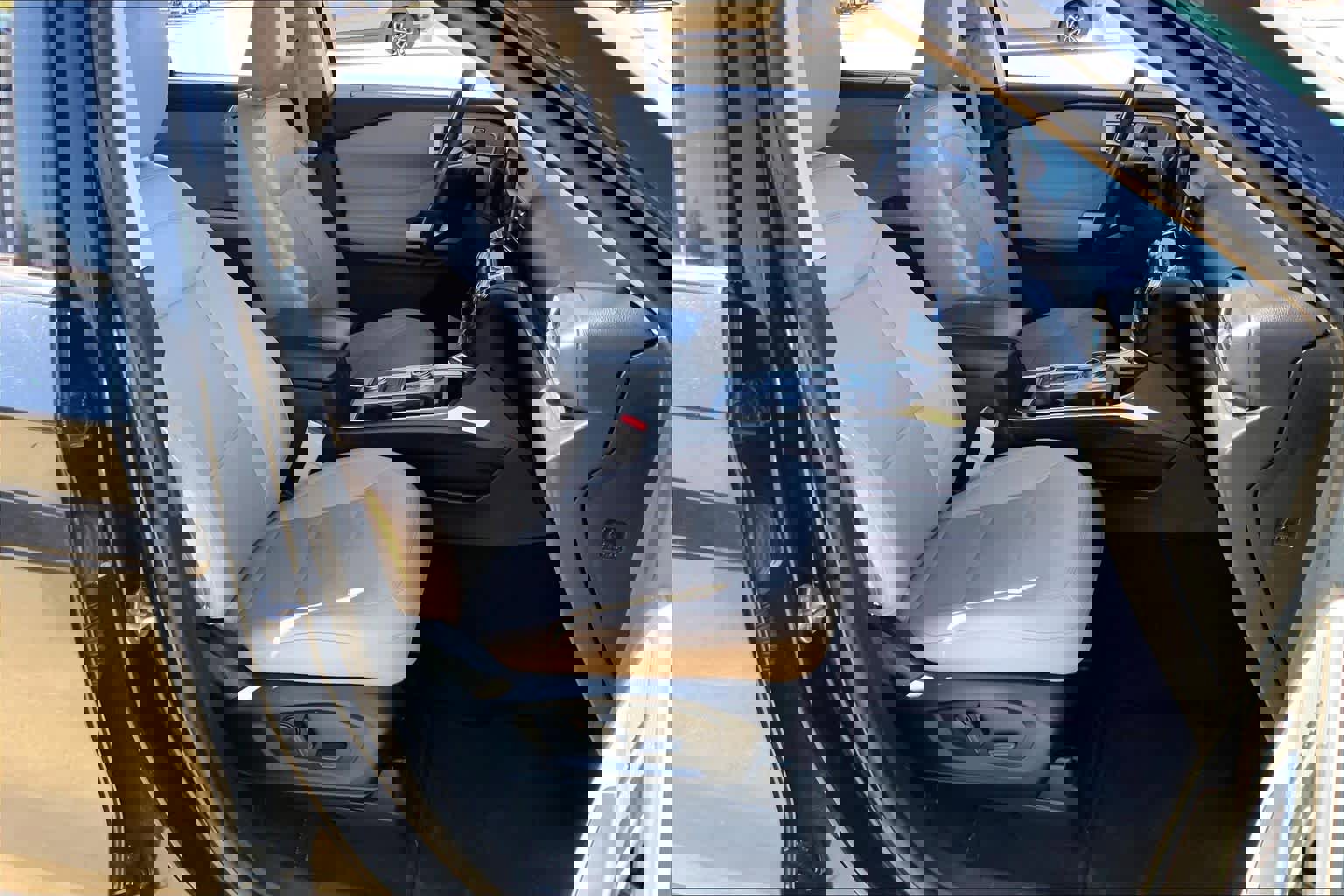 Used 2023 Ford Explorer Limited image 9