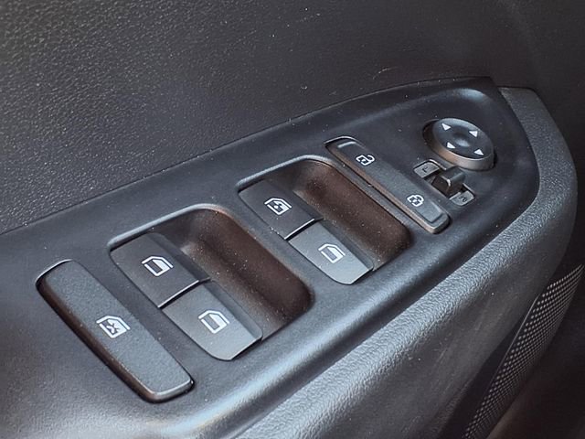 Certified 2025 Hyundai Venue SEL FWD image 24