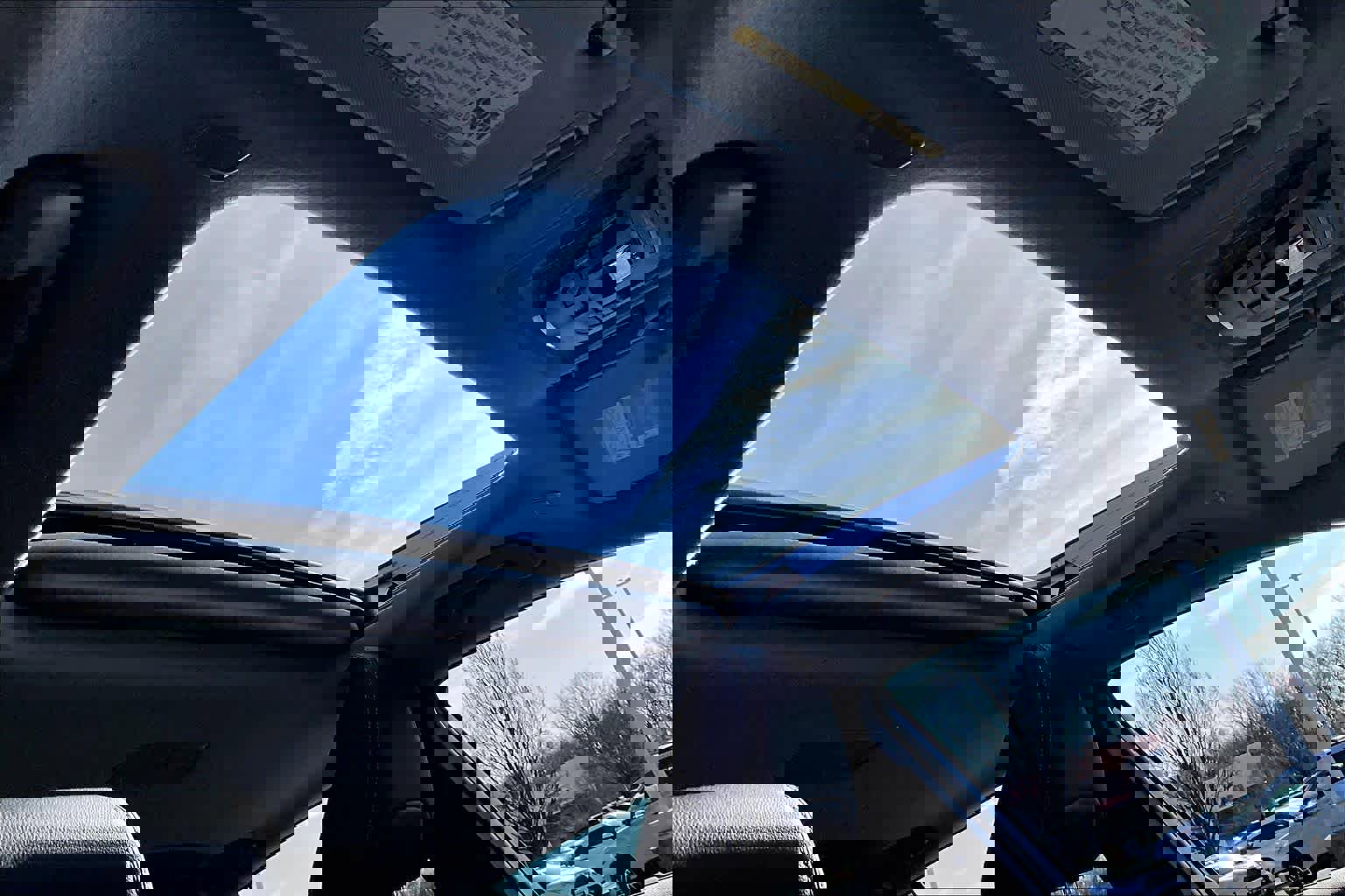 Used 2025 Toyota Corolla Cross XLE w/ Convenience Package image 14