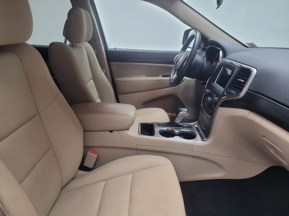 Used 2019 Jeep Grand Cherokee Laredo w/ Security & Convenience Group image 21