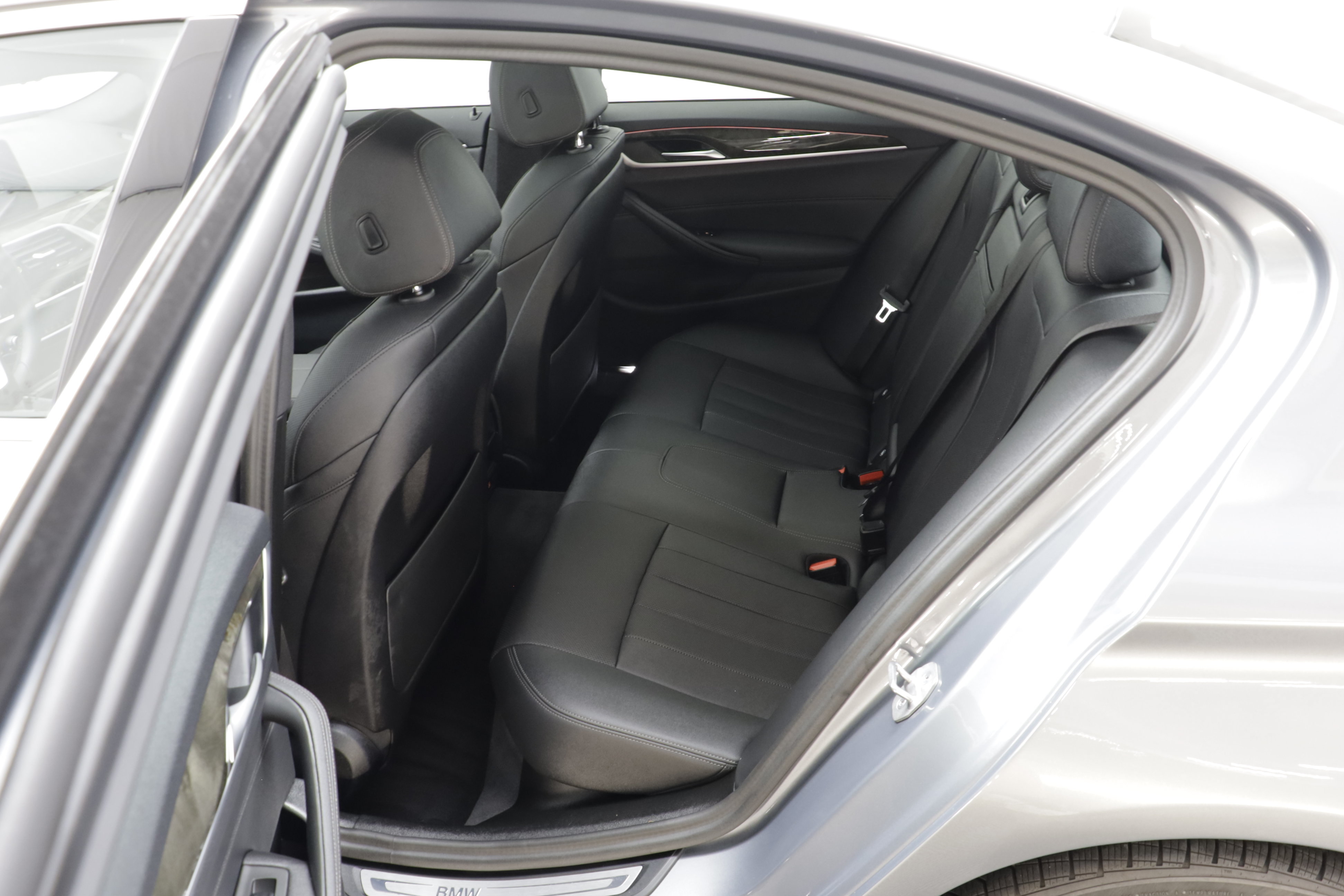 Used 2023 BMW 530i xDrive w/ Convenience Package AWD/4WD image 15