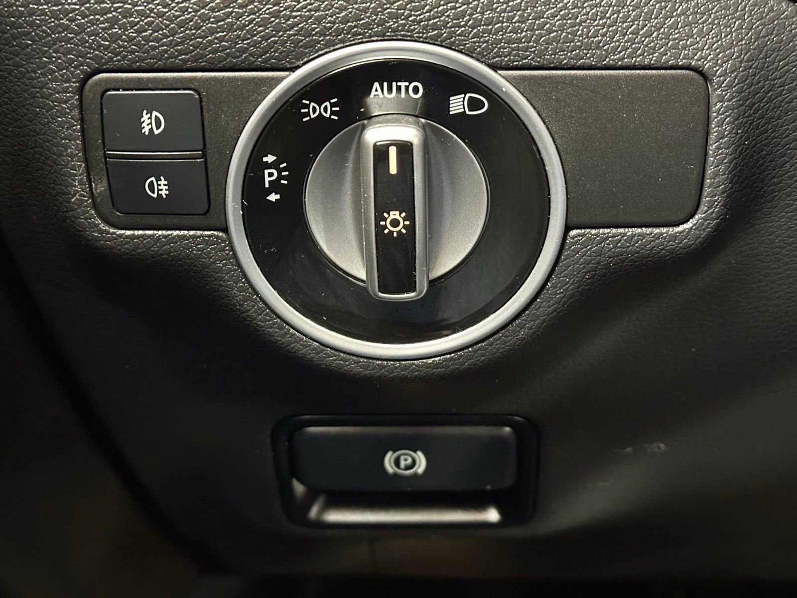 Used 2015 Mercedes-Benz GLA 250 4MATIC image 31