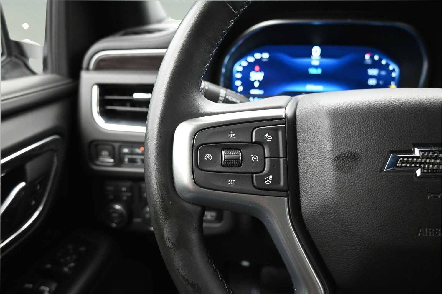 Used 2023 Chevrolet Tahoe Z71 w/ Z71 Off-Road Package AWD/4WD image 19