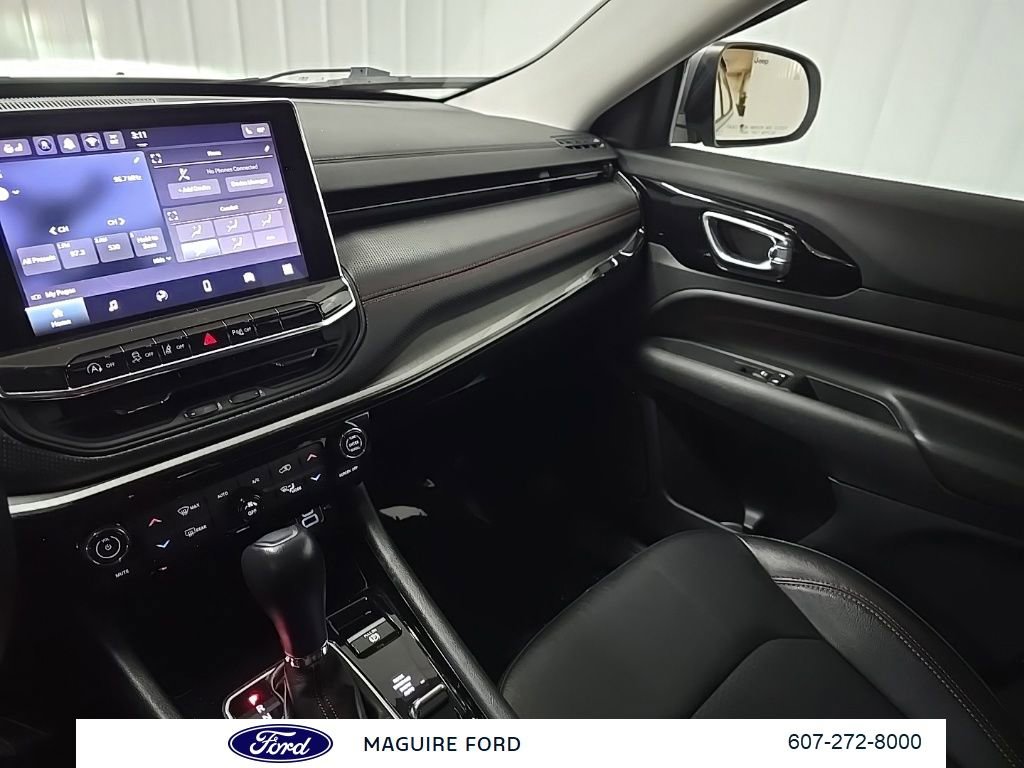 Used 2022 Jeep Compass Trailhawk w/ Trailhawk Convenience Group image 28