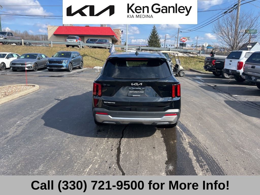 Certified 2025 Kia Sorento S w/ Panoramic Sunroof Package image 13