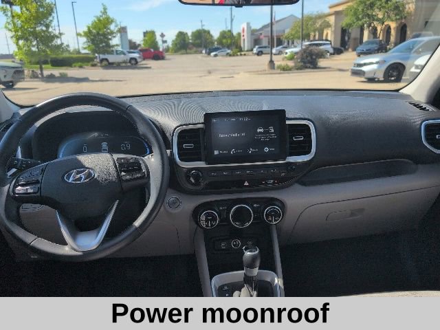 Used 2025 Hyundai Venue SEL FWD image 4