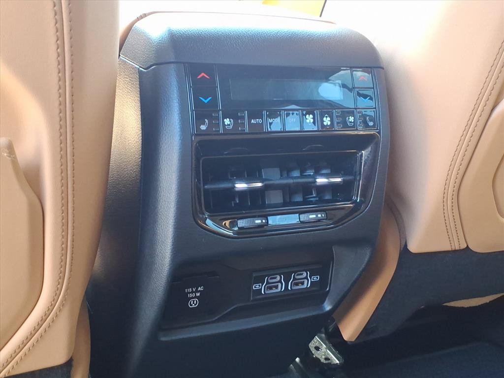 Used 2022 Jeep Grand Cherokee Summit AWD/4WD image 16