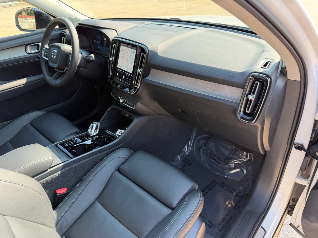 Certified 2023 Volvo XC40 B5 Plus w/ Protection Package Premier AWD/4WD image 21