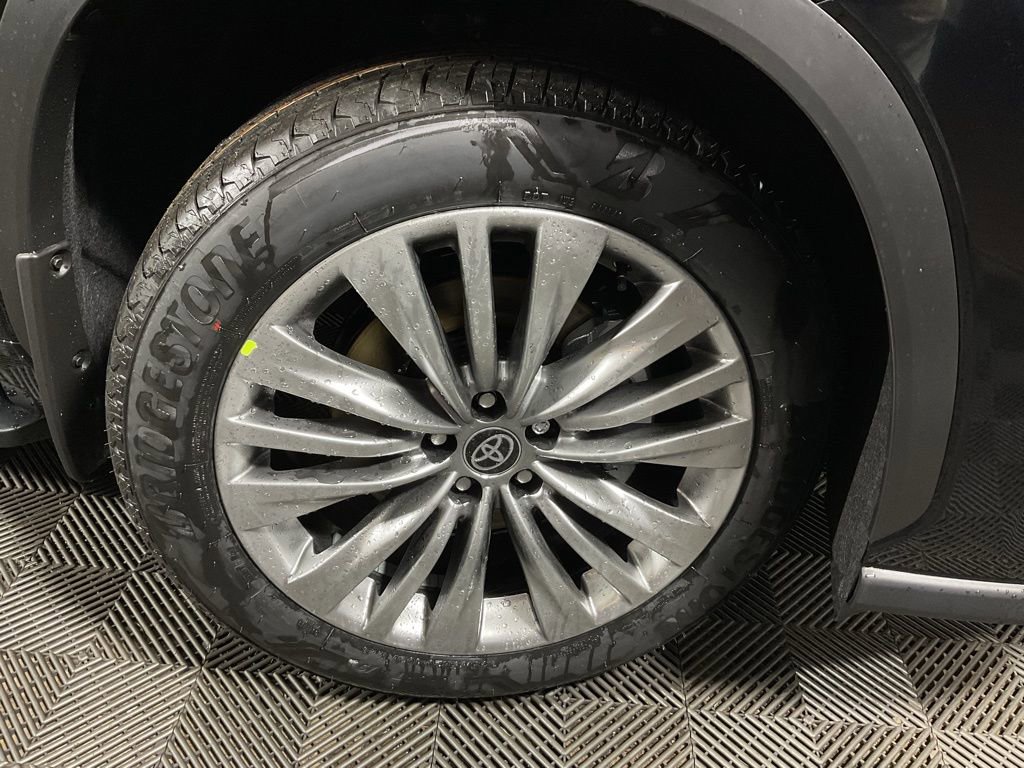 New 2026 Toyota Highlander Platinum image 38