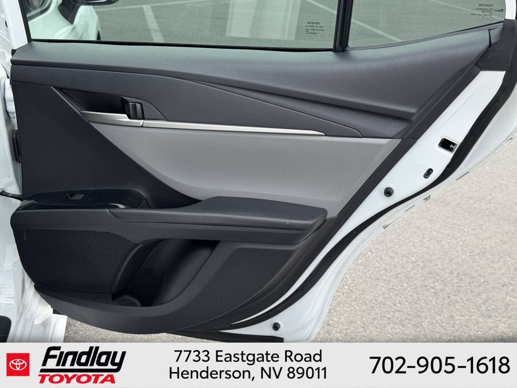 Used 2025 Toyota Camry SE AWD/4WD image 17