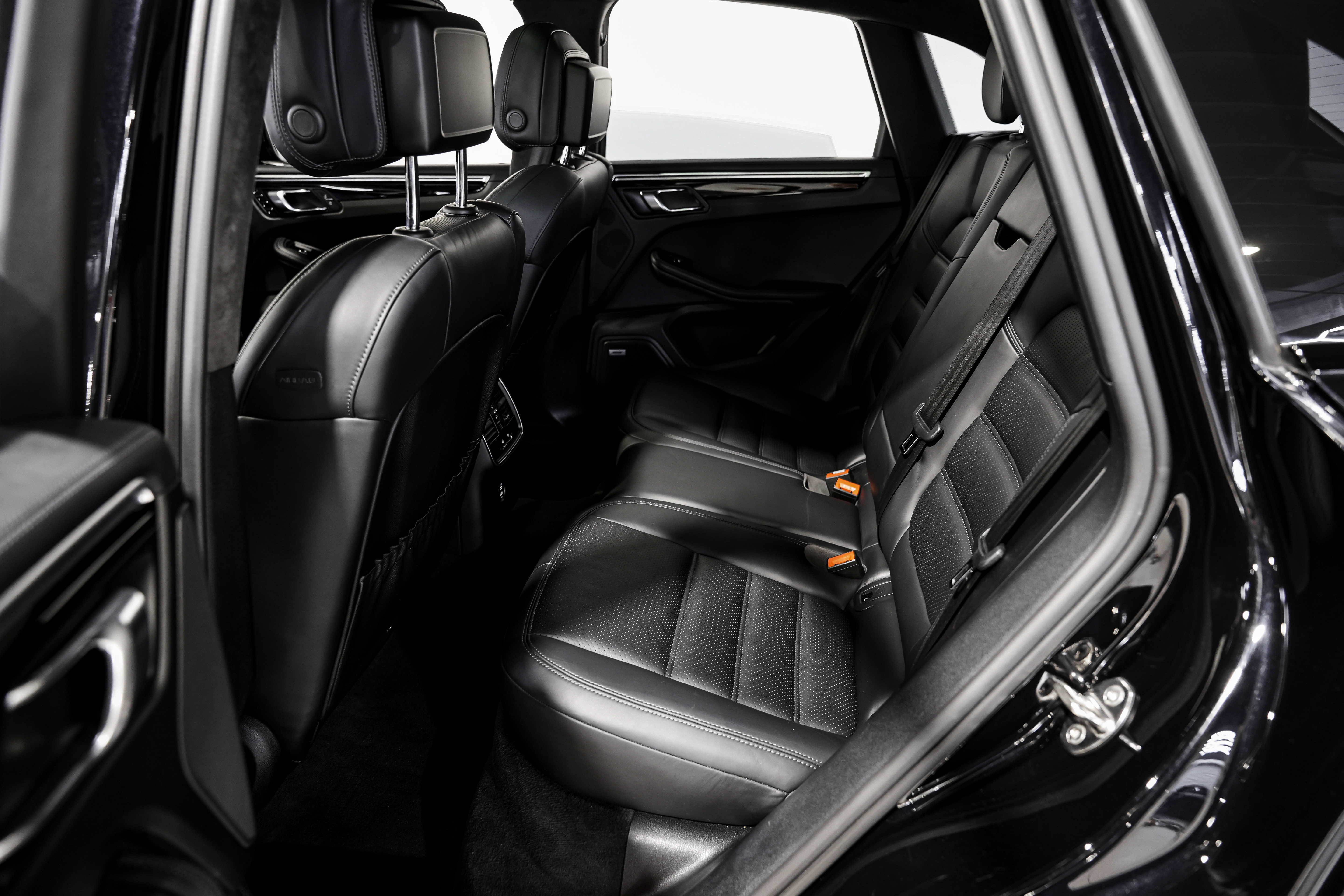 Used 2020 Porsche Macan Turbo image 33