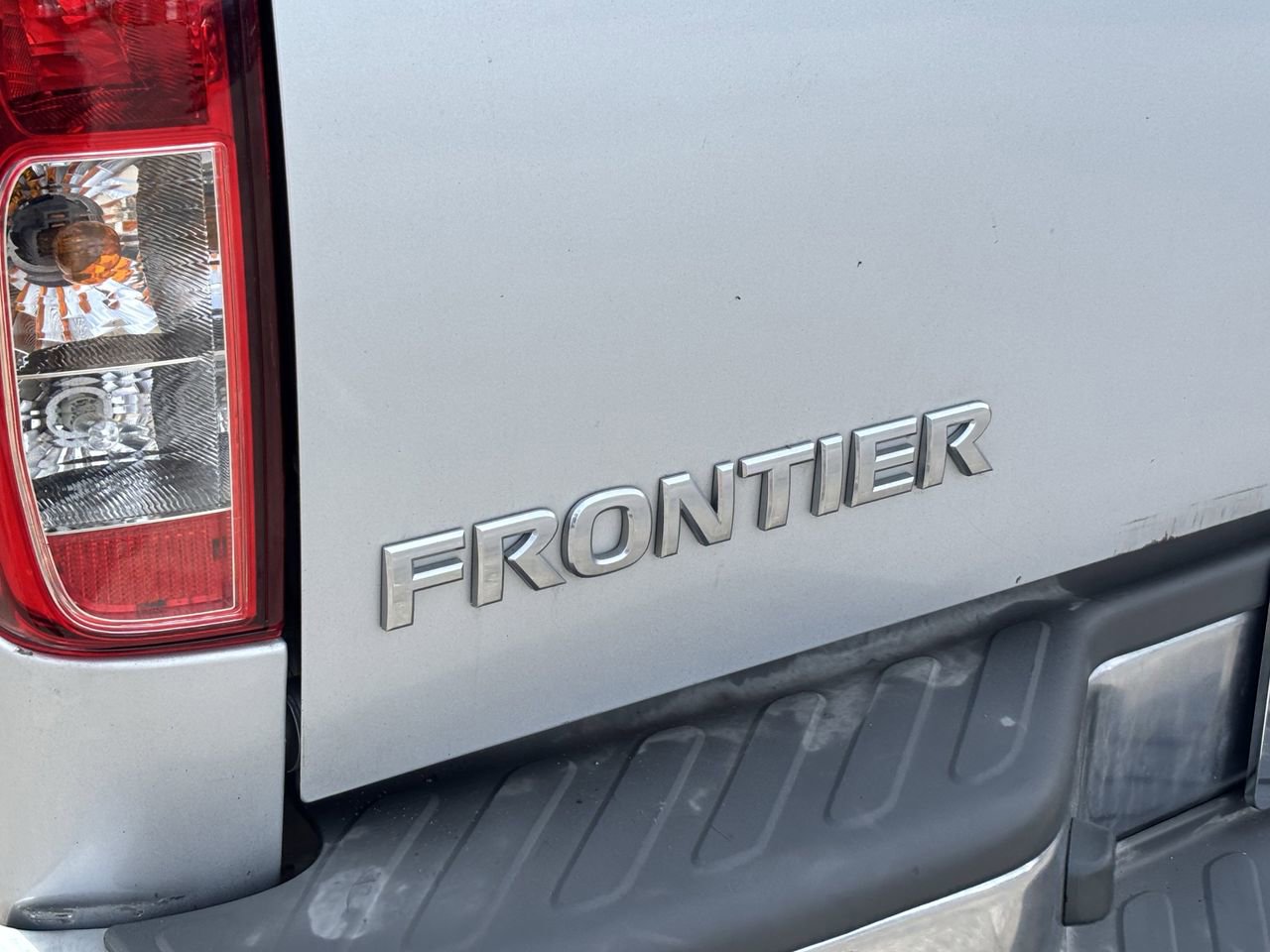 Certified 2016 Nissan Frontier SV image 5