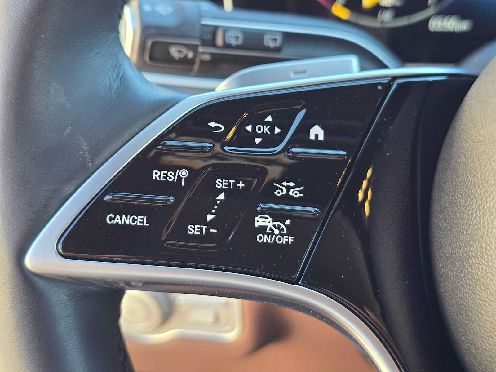 Used 2025 Mercedes-Benz GLE 450e 4MATIC image 34
