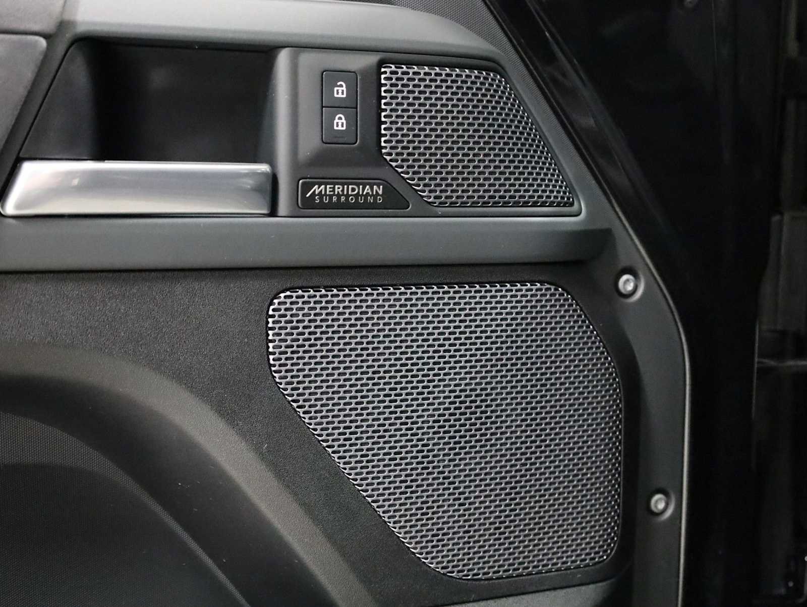 Used 2023 Land Rover Defender 90 X-Dynamic SE AWD/4WD image 17
