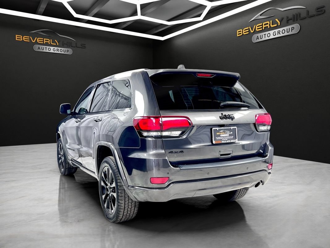 Used 2018 Jeep Grand Cherokee Altitude AWD/4WD image 3